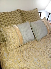 Eastern Accents Bedding. Queen Duvet. Four Accent Pillowcases.