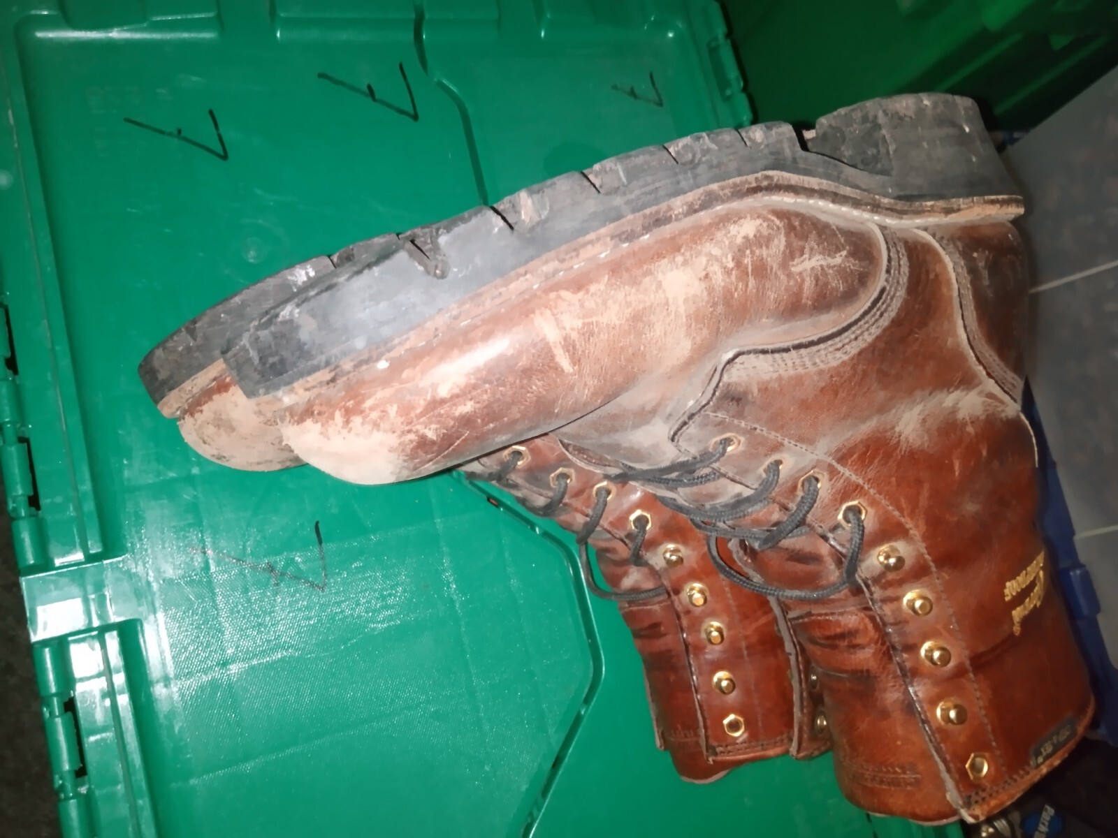 Chippewa Waterproof Brown Leather Logger Boots 73061  Mens Size 9 US  THINSULATE