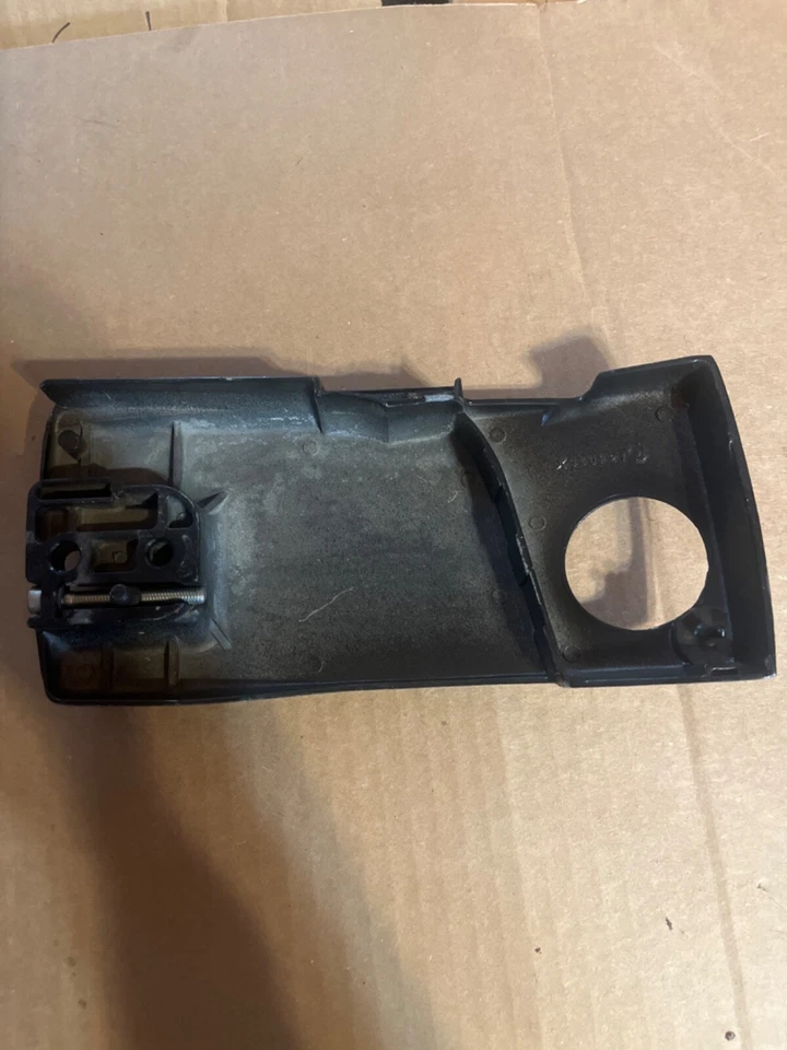 NOS oem partner  vintage chainsaw clutch cover 340721  chainsaw c61 - Image 2 of 2