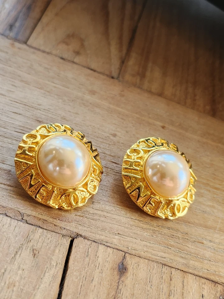 Authentic Vintage CHANEL 1980s Pearl Logo Round Clip-On Earrings White/Gold WOW! - Image 2 of 4