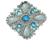 PRETTY FANCY BLUE GREEN SPARKLY LUCITE CRYSTAL MALTESE CROSS STYLE PIN 