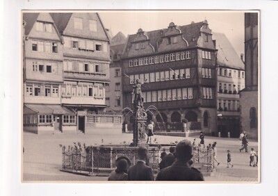 Frankfurt a. M. before 1944: Römerberg, Boy at the Fountain, corner Nicolaikirche 13/18 SW
