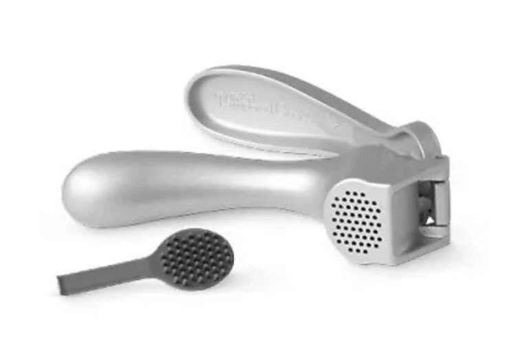 Pampered Chef NEW Garlic Press #2576 w/Cleaning Tool Open Box Free Shipping