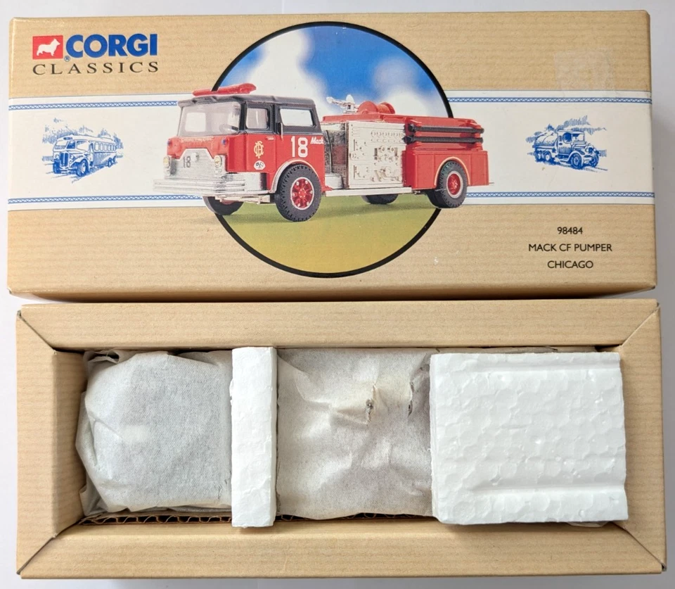 2 x CORGI CLASSICS - CHICAGO 98484 & BERWICK 98451 - MACK CF FIRE PUMPER Diecast - Image 3 of 4