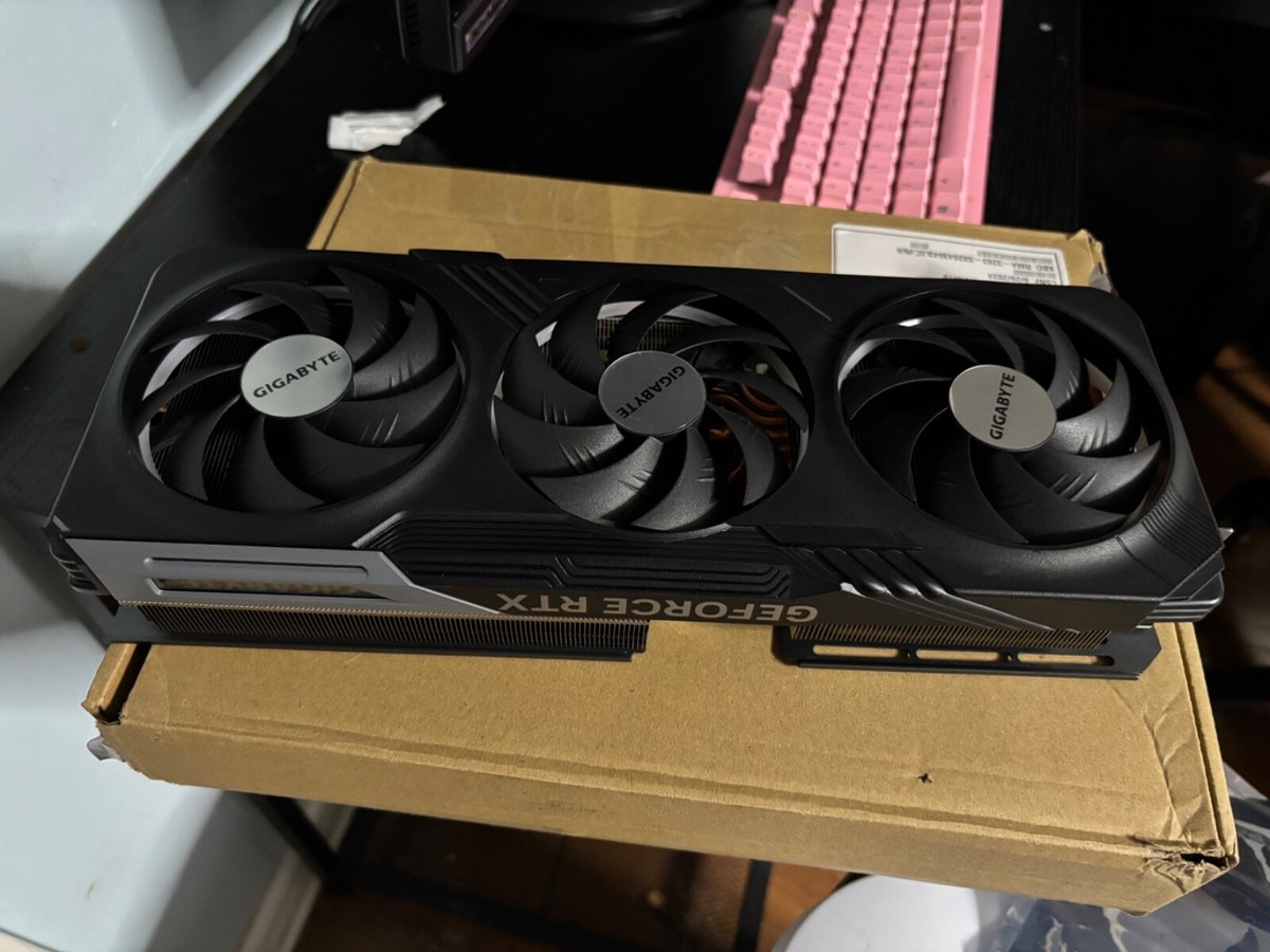 [中古]GIGABYTE GeForce RTX 4070 Ti Gigabyte GeForce RTX 4070 Ti SUPER GAMING OC Graphics Card