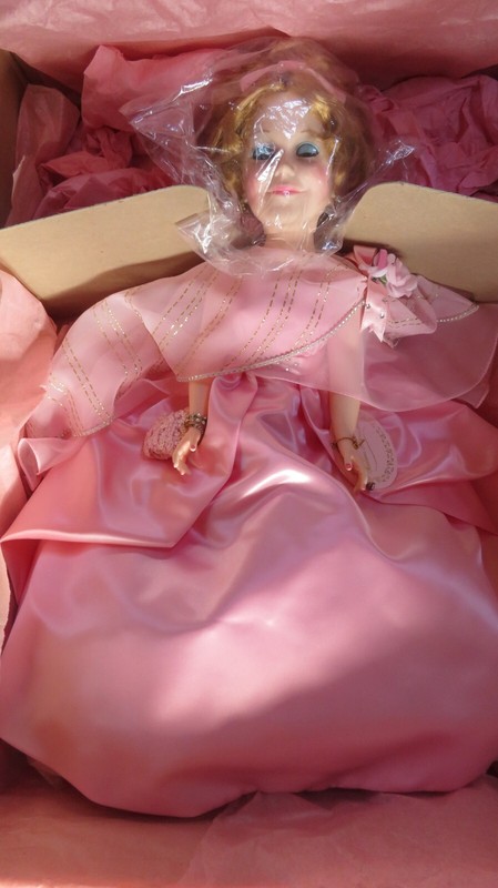 Madame Alexander Self Portrait  #2290 Large 21" Doll Collectible