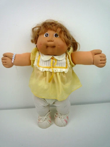 VINTAGE 1983 CABBAGE PATCH DOLL 'GRACIE' 17" TALL IN CPK OUTFIT WITH SHOES
