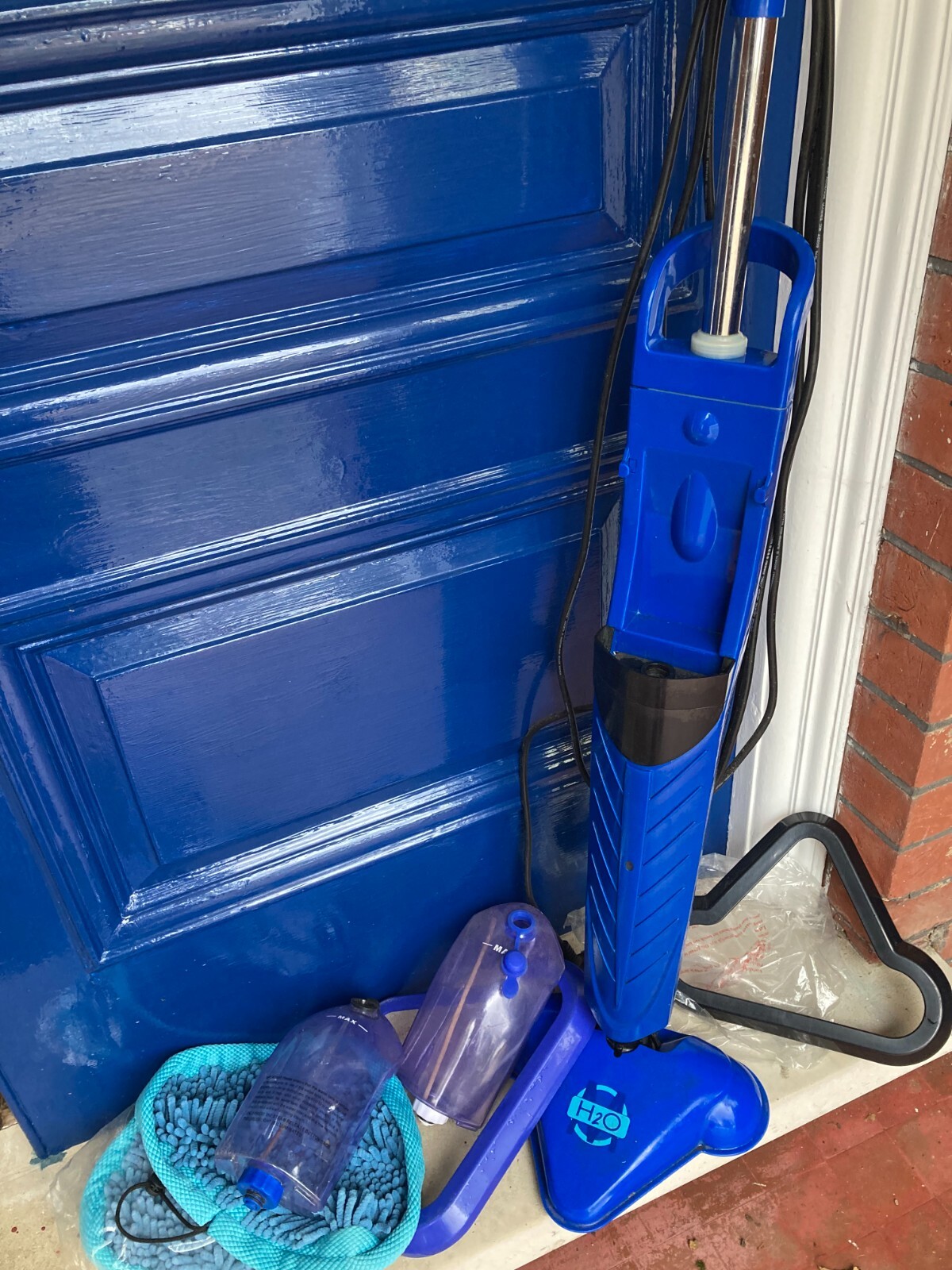 H20 steam cleaner/mop,hardly used,with 2 unused mop pads +2 polishing