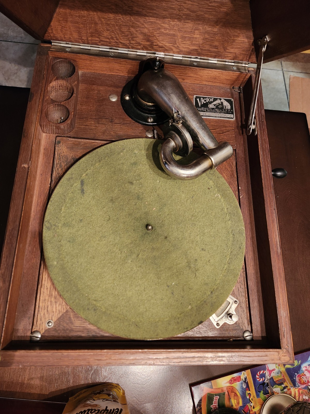 Victor Victrola VV-IX Talking Machine Phonograph Works Great comes with ...