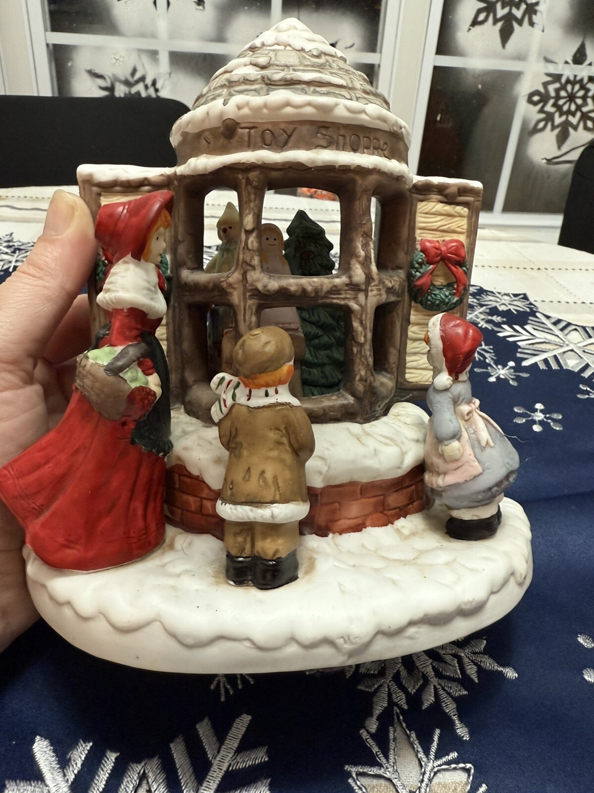 VTG Christmas TOY SHOPPE Window Ceramic Wind Up Musical Village Jingle Bells