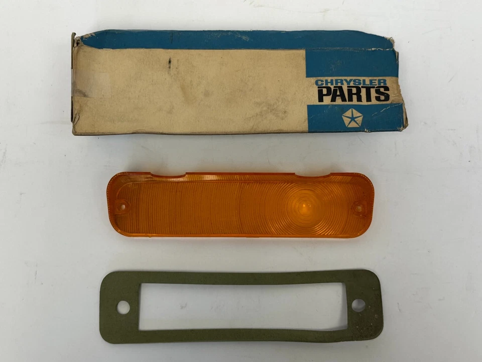 Lente de luz de estacionamiento derecha Chrysler New Yorker Dodge 880 1963-1964 2448270 Nuevo de Lote Antiguo Foto 2 de 4