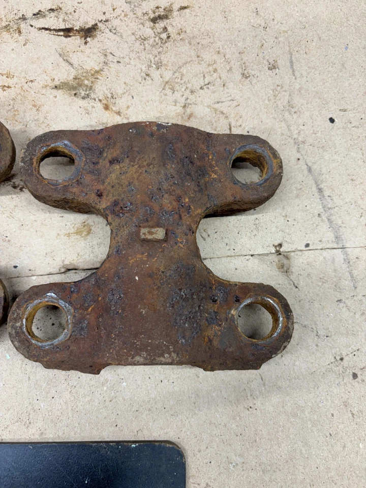 Chevrolet GMC K20 1967 1972 4x4 1/2 tonelada eje trasero hoja resorte juego de placas de pernos en U Foto 3 de 4