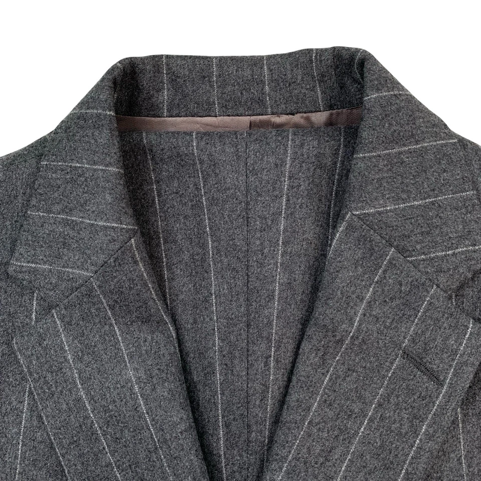 Traje de lana a rayas tiza peso franela gris humo 44 R Saks Fifth Avenue de colección Foto 2 de 4