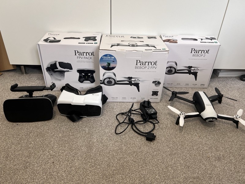 Parrot Bebop 2 FPV Drone Extended Pack Bundle With HD Camera ￼