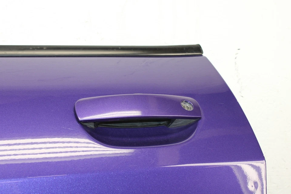 Dodge Challenger 2011-2014 conjunto de puerta izquierda (PHG) OEM LV4 Foto 2 de 4