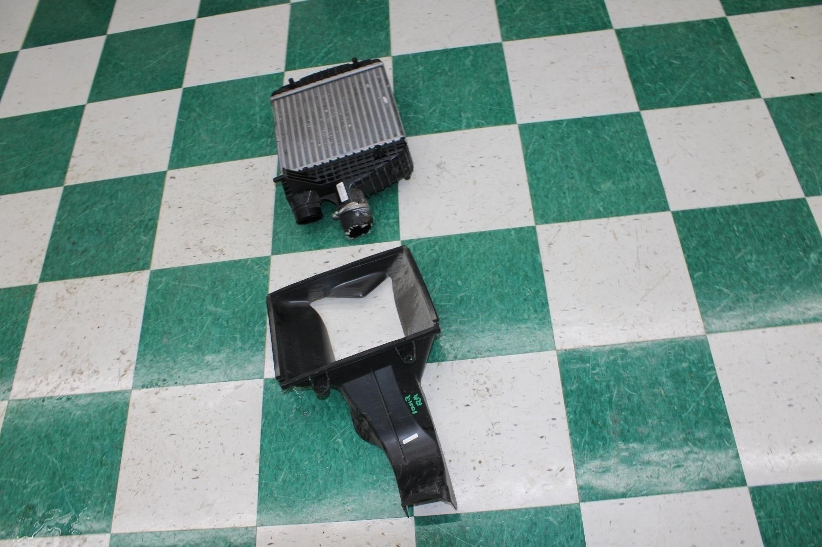 14-20 Ghibli 3.0L Motor Engine Passenger Right RH Intercooler W/ Duct Trim OEM