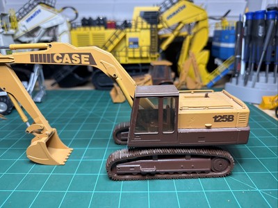 1:35 Scale Die-Cast Conrad 2965 Case 125B Excavator