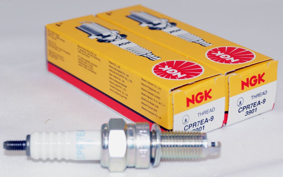 Pack of 2 Genuine NGK 3901 Spark Plug CPR7EA9 Kawasaki Yamaha Honda
