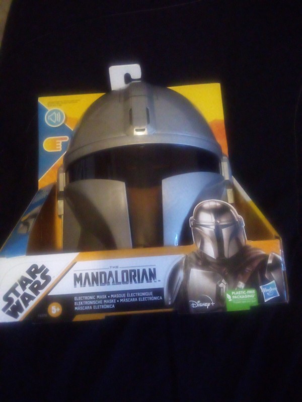Star Wars The Mandalorian Electronic Mask new in box  , 2022 