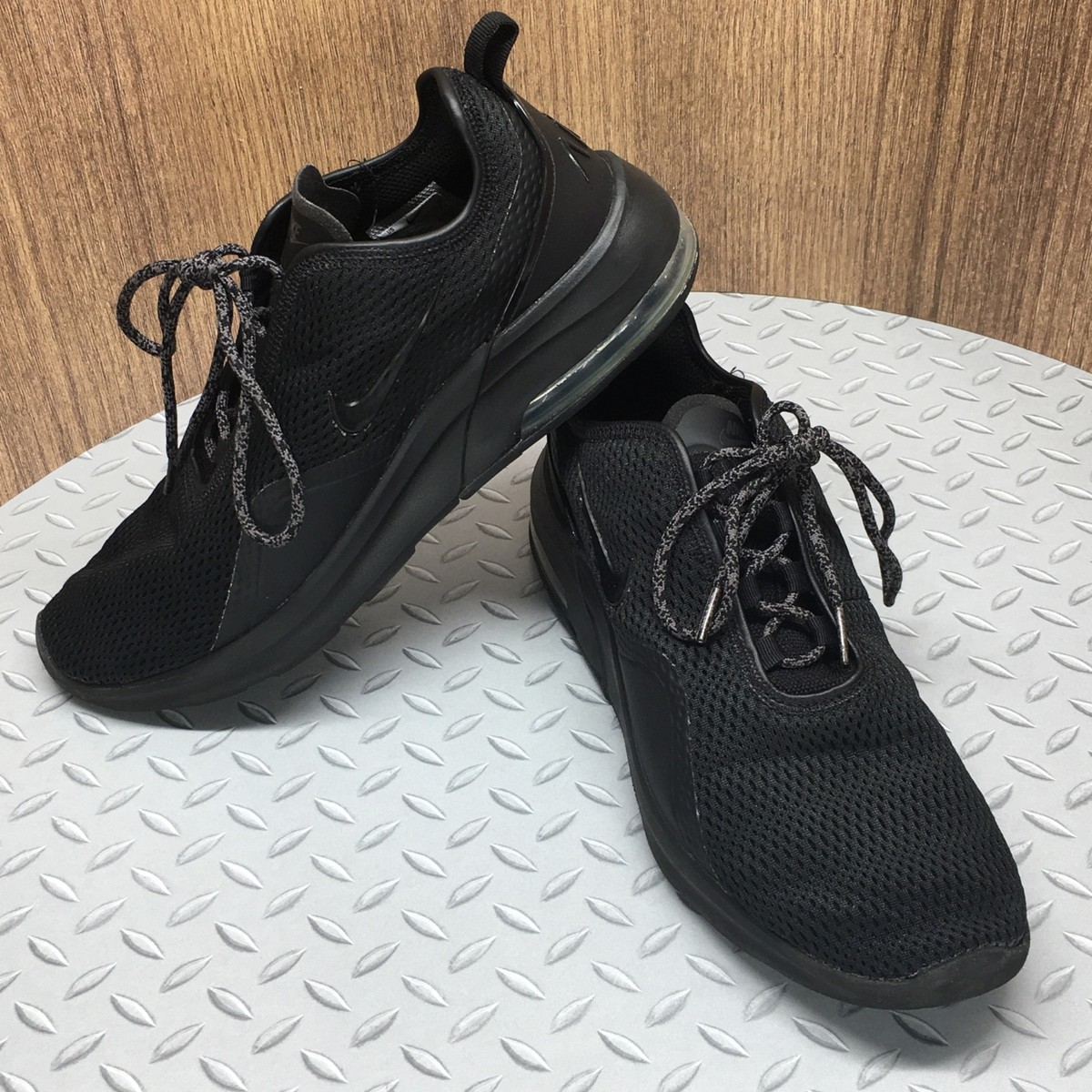 nike air max motion all black