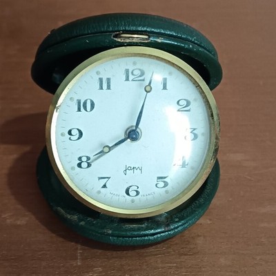 Japy Reisewecker, runde Form grüne Lederbox, Taschenwecker Vintage 