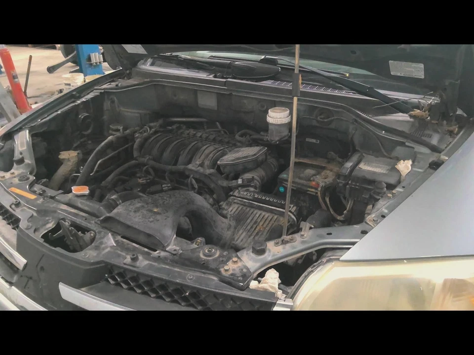 Used Air Cleaner Assembly fits: 2007 Mitsubishi Endeavor  Grade A - Image 3 of 4