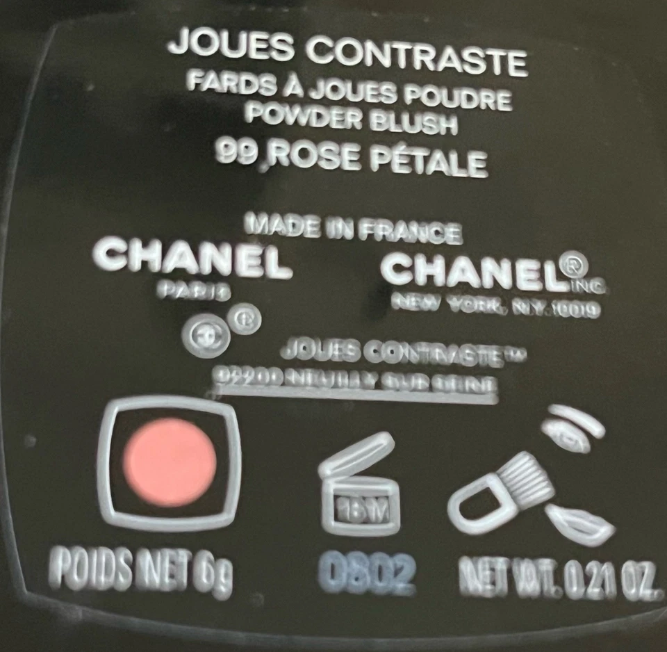 Rubor en polvo CHANEL Joues Contraste en 99 Rose Pe’tale con cepillo y bolsa de terciopelo Foto 4 de 4