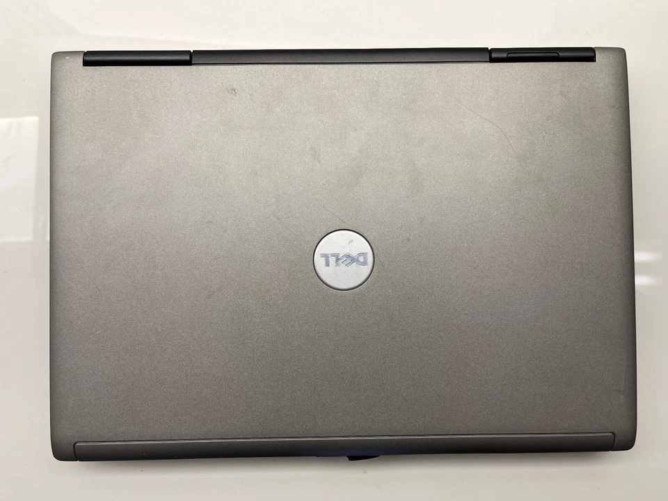 Dell Latitude D620 C2D T7200 @ 2.00 GHz 1GB RAM 80GB HDD Windows XP Bad Battery - Image 2 of 4