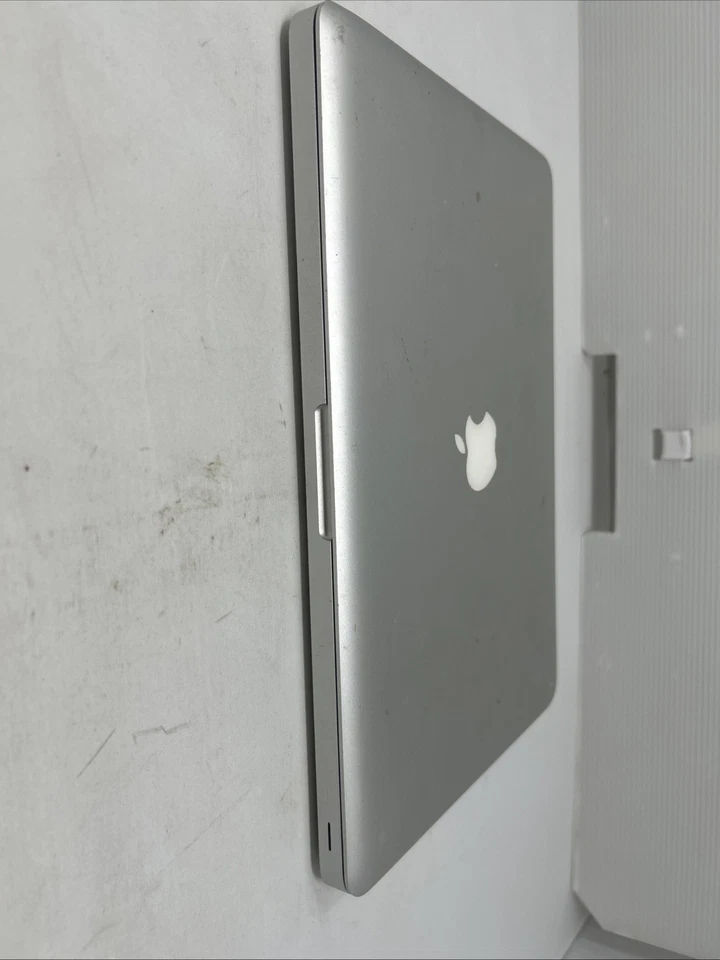 Apple MacBook Pro 13.3 in 2009/Intel Core 2 Duo 2.26 GHz, 160 GB 2 GB NVIDIA... - Image 4 of 4