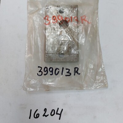 NEW NOS TRACTOR PARTS 399013R2 PLATE, shuttle valve mounting