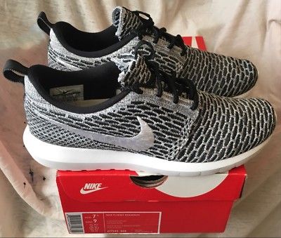 roshe run black and grey
