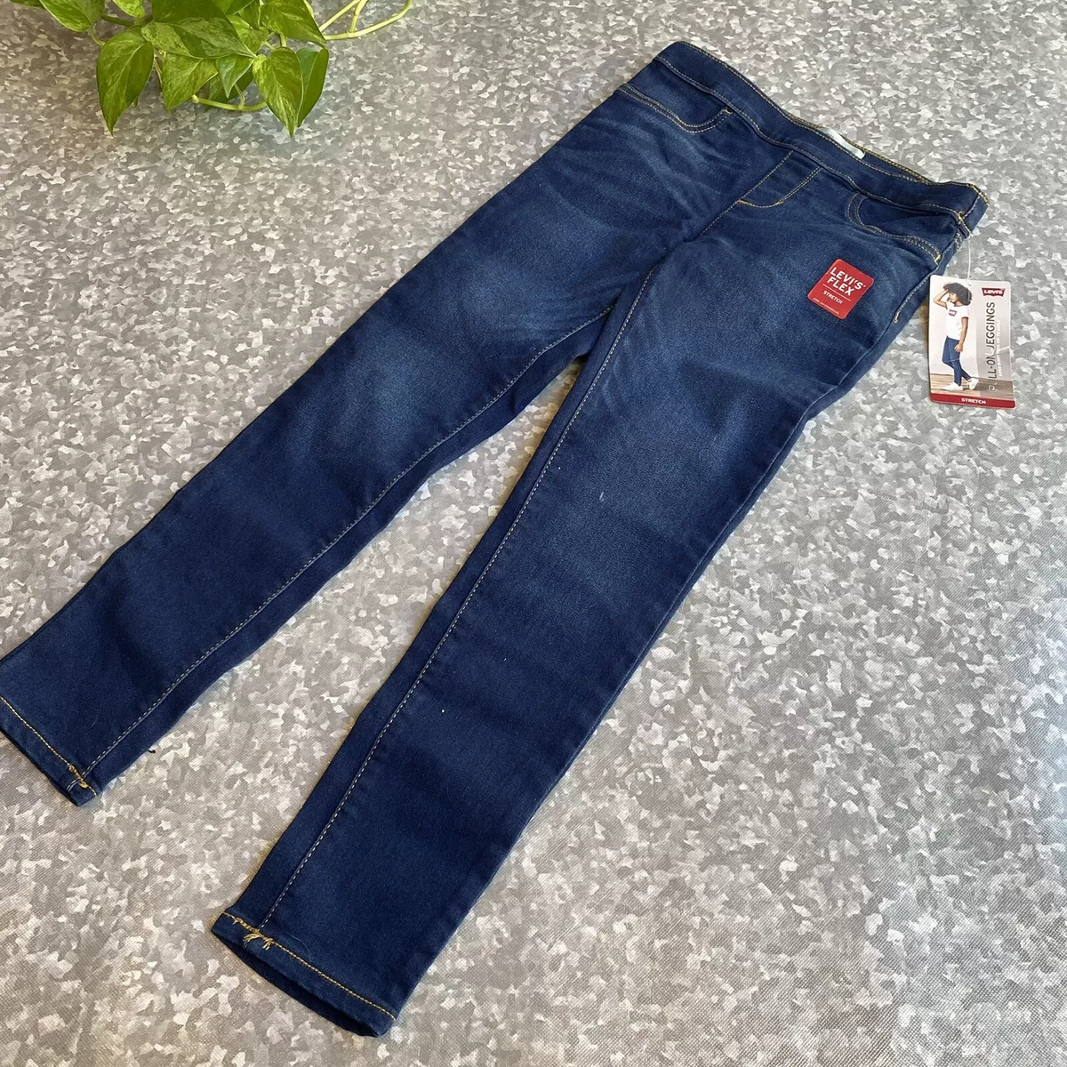 Levi's pull top on jeggings