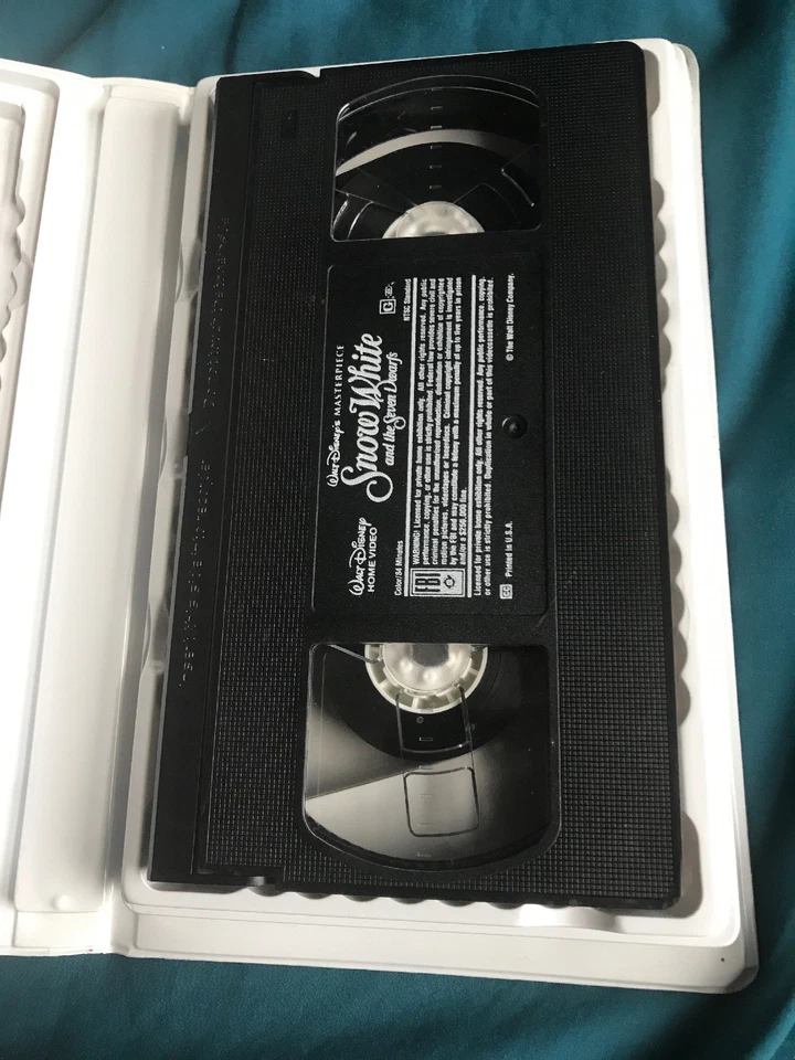 Walt Disney’s Snow White and The Seven Dwarfs VHS Masterpiece. - Image 4 of 4