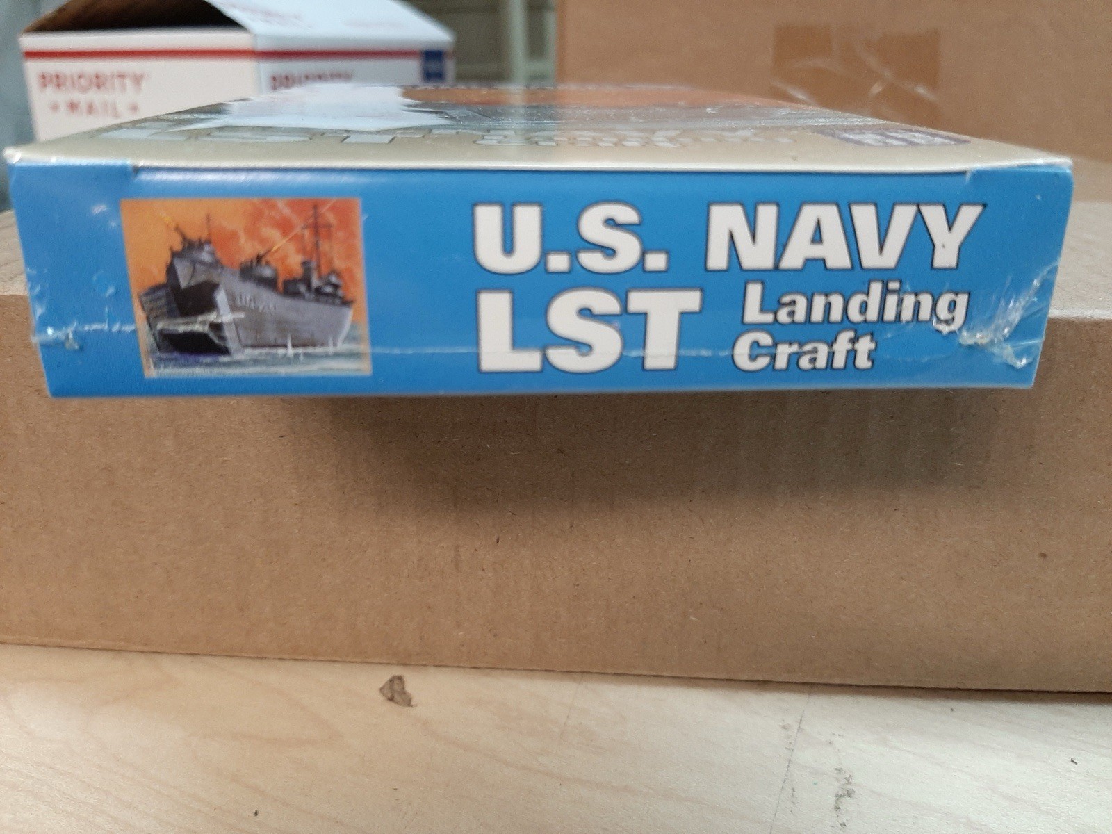 New - Testors U.S. Navy LST Landing Craft Easy Builder Plastic Model Kit 1:613