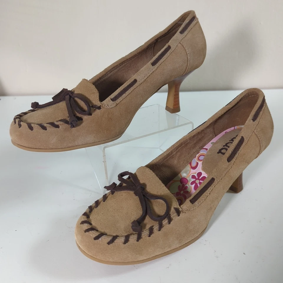 Y2K Mudd Shoes 8.5 Kitten Heel Moccasin Tan Suede Leather Slip On Pumps Cottage - Image 2 of 4