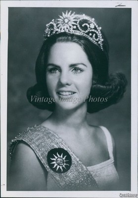 1972 Kitty Jane Wilkerson 1969 Sun Goddess Tiara Sash Sun Emblem Photo 5x7