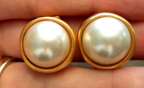 HIGHEND *RARE* AMAZINGLY GORGEOUS VINTAGE DESIGNER FAUX PEARL GOLD TONE EARRINGS