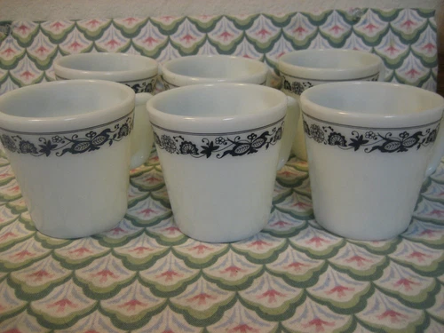 6 D Handle PYREX  Mug Corelle Set of OLD TOWN BLUE ONION   EUC. GORGEOUS! Lot A