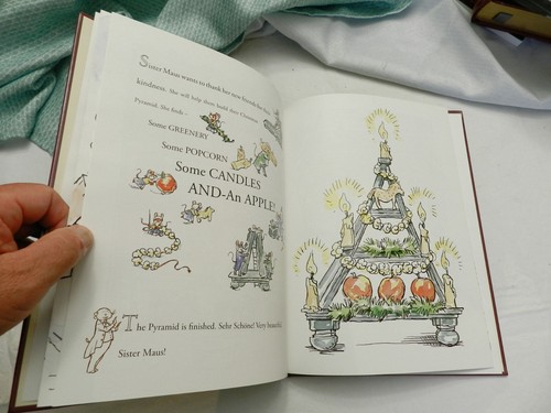 2008, Christmas Maus : Another Small Tale.. John Hutton, HB CHILDREN'S, SIGNED! - Picture 8 of 8