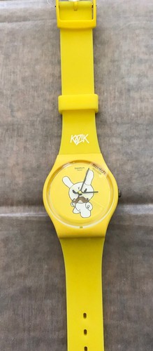 Nuevo Reloj Swatch, Bigote Dunny 3" de Kidrobot X Kozik Edición Limitada, Amarillo - Imagen 4 de 12