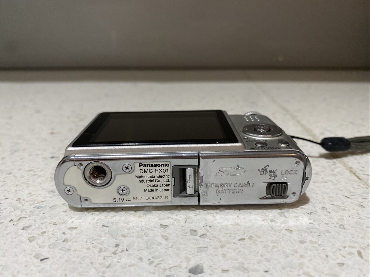 Panasonic Lumix DMC-FX01 Digital Camera + Genuine Battery 6.0MP
