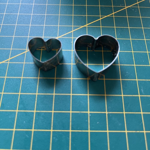 Set of 2 metal heart / eucalyptus cutters - Picture 2 of 3