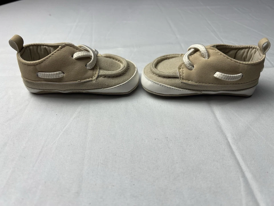 Zapatos de bebé Carters de lona e imitación de gamuza talla 3-6 meses Foto 4 de 4