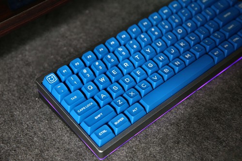 140 Keys Klein Blue SA Profile Doubleshot PBT Keycap Set - Picture 6 of 9