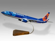 Boeing 737-800 Sun Country Desk Wood Airplane New Model Small Scale 1/130