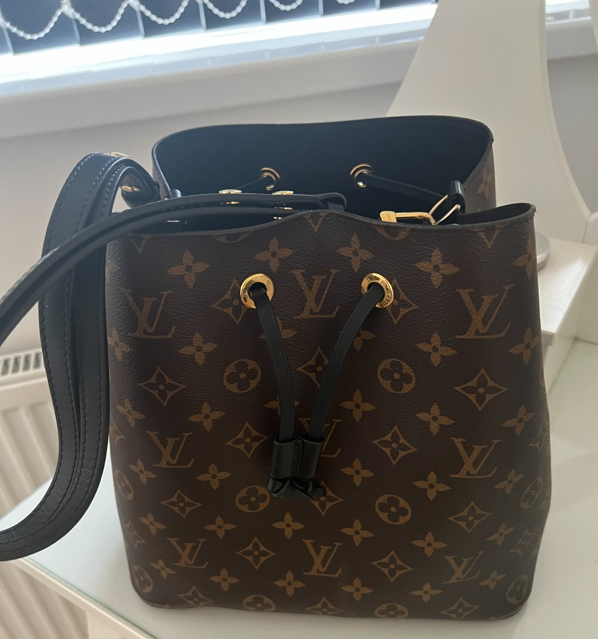 LOUIS VUITTON NEONOE MONOGRAM BUCKET BAG EXCELLENT CONDITION. UK
