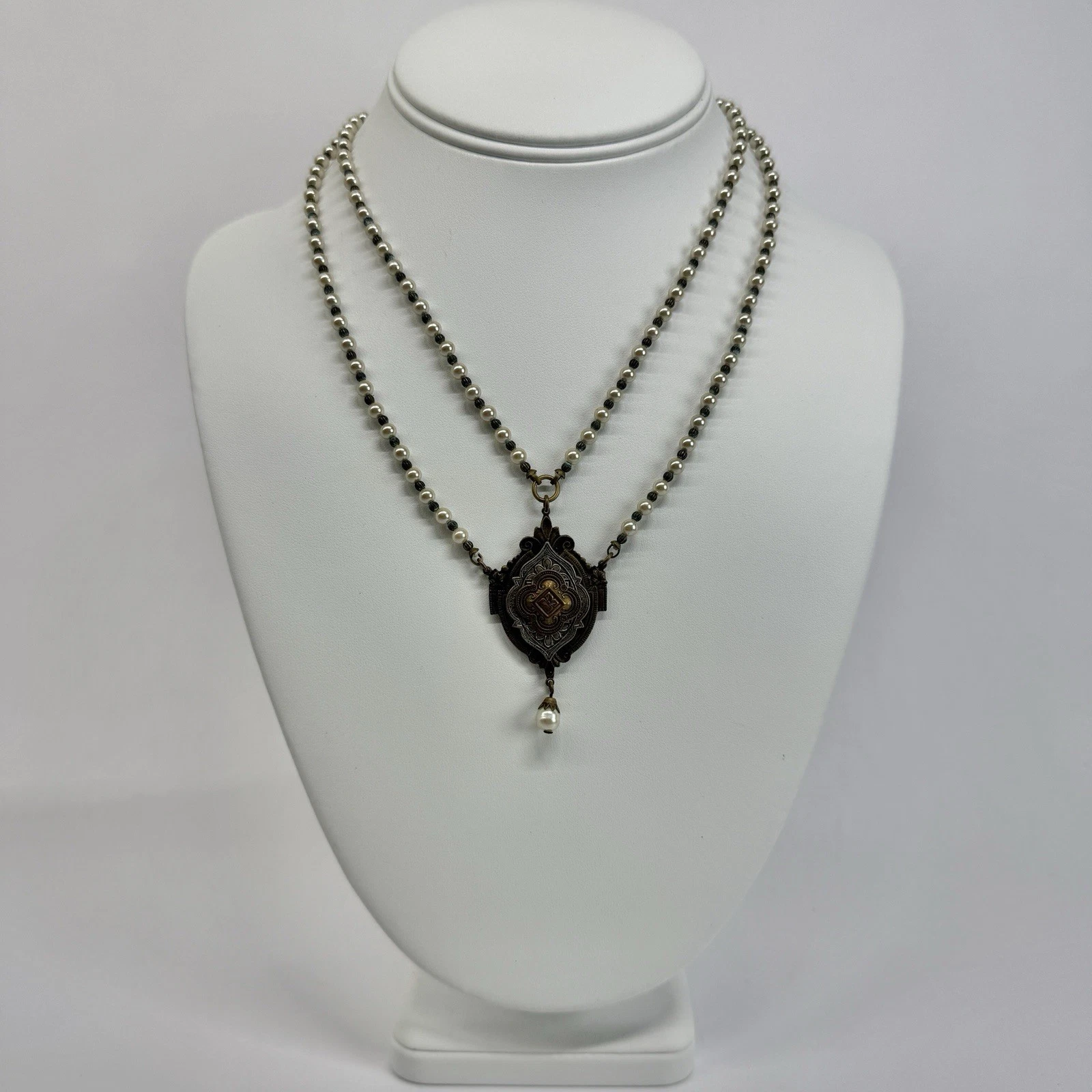 TOMMASSINI Layered Faux Pearl Religious Pendant Vintage Necklace Jewelry N391