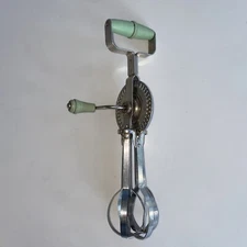 Vintage Blue Swirl Egg Beater Kitchen Tool Hand Mixer Green Handle stainless
