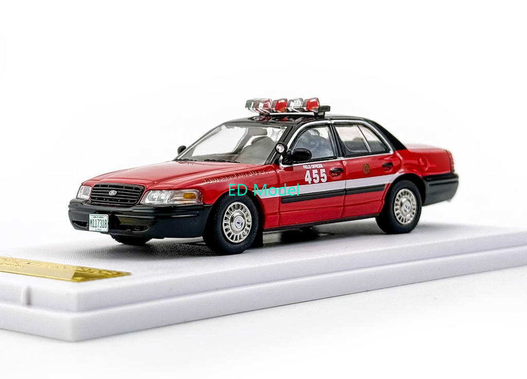 BN Rollin 1:64 Red CV CROWN VICTORIA Chicago Fire Dept Model Diecast Metal Car