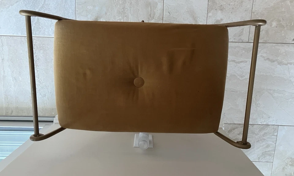 古董镀金黄铜卷曲风格长凳滚动臂带原装天鹅绒靠垫 — 第 4/4 张图片